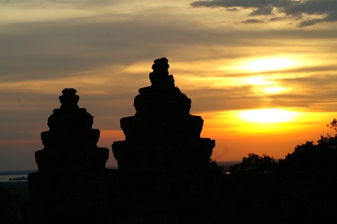 [Obrazek: Zachod-slonca-nad-Angkor-Wat-_EdytaBuchert.jpg]