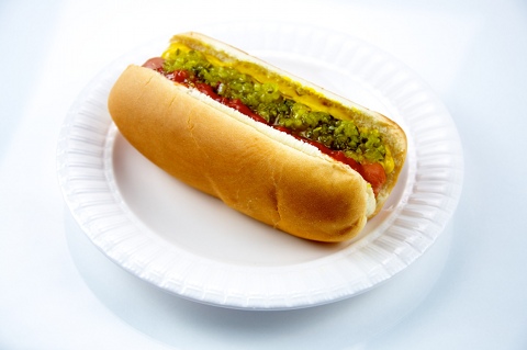 Hot_dog_on_a_plate_-_Evan_Swigart