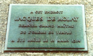 Death-site_plaque_of_Jaques_de_Molay